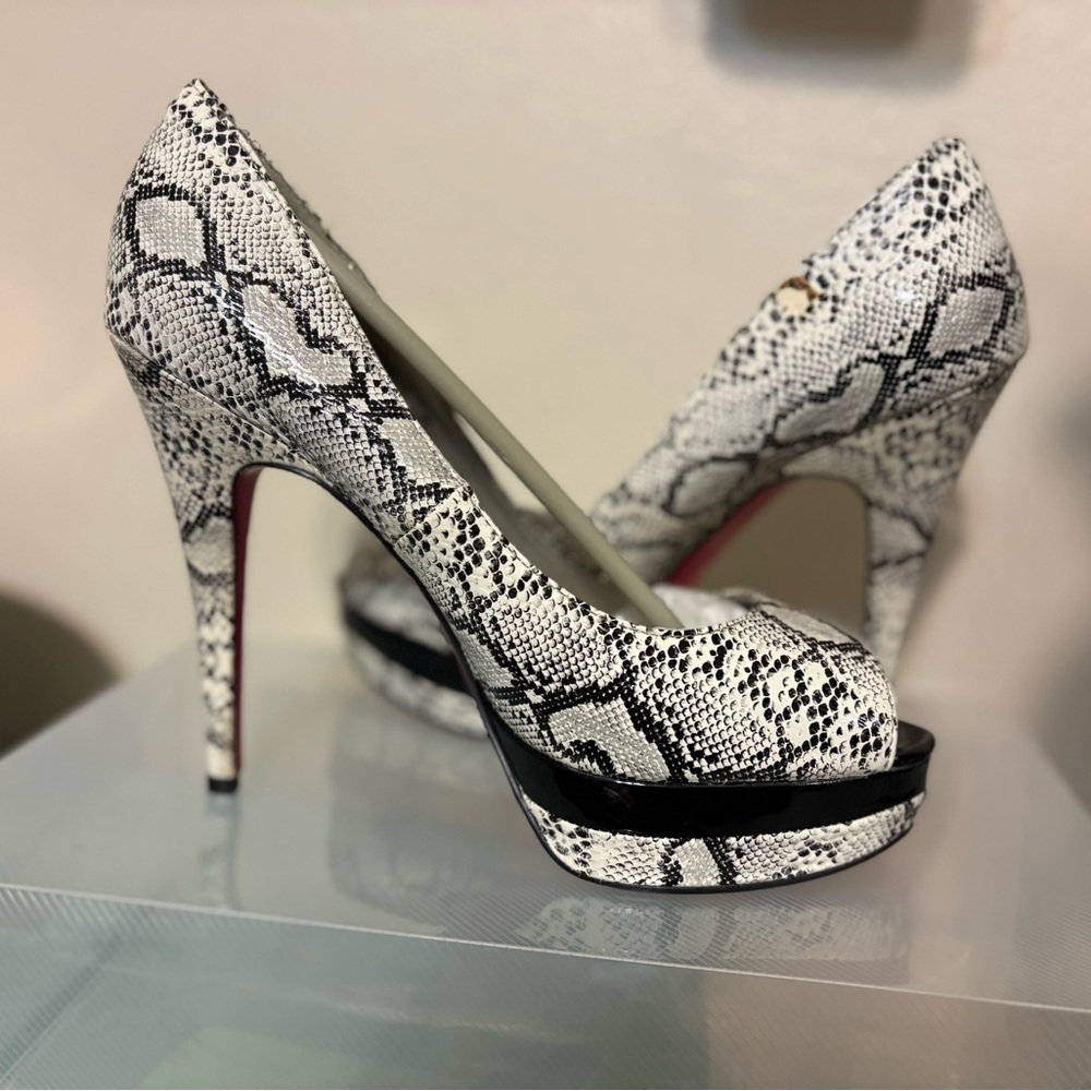 Elegant Snakeskin Patterned Women's Heels